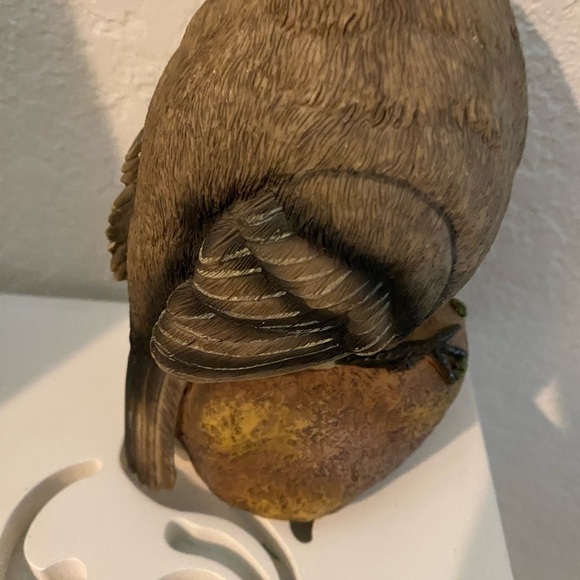 American Robin Lifelike Resin Hand Painted 7” Decor  Whimsical Bird Statue - Picture 6 of 9